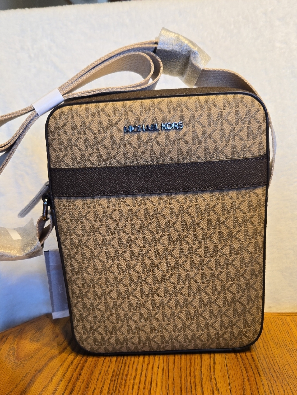 NWT Mens Michael Kors Tan & Brown Monogram Messenger Crossbody
